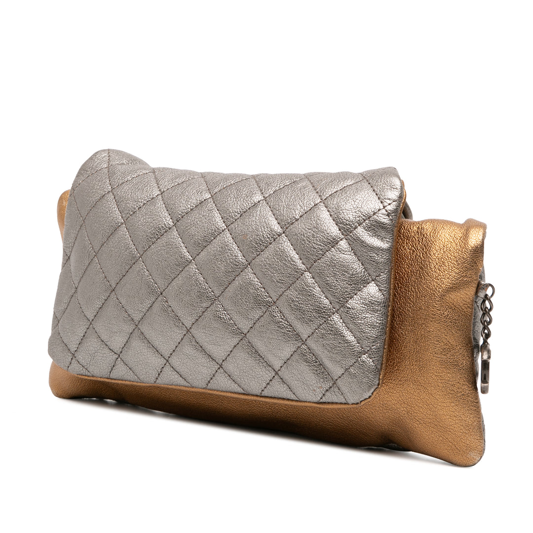 Chanel Quilted Métallisé Goatskin Tabatiere Kisslock Foldover Pochette Argenté