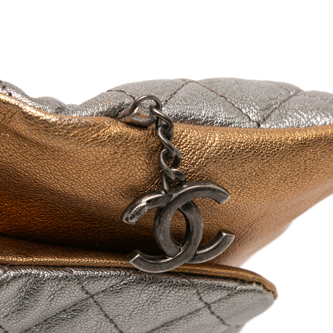 Chanel Quilted Métallisé Goatskin Tabatiere Kisslock Foldover Pochette Argenté