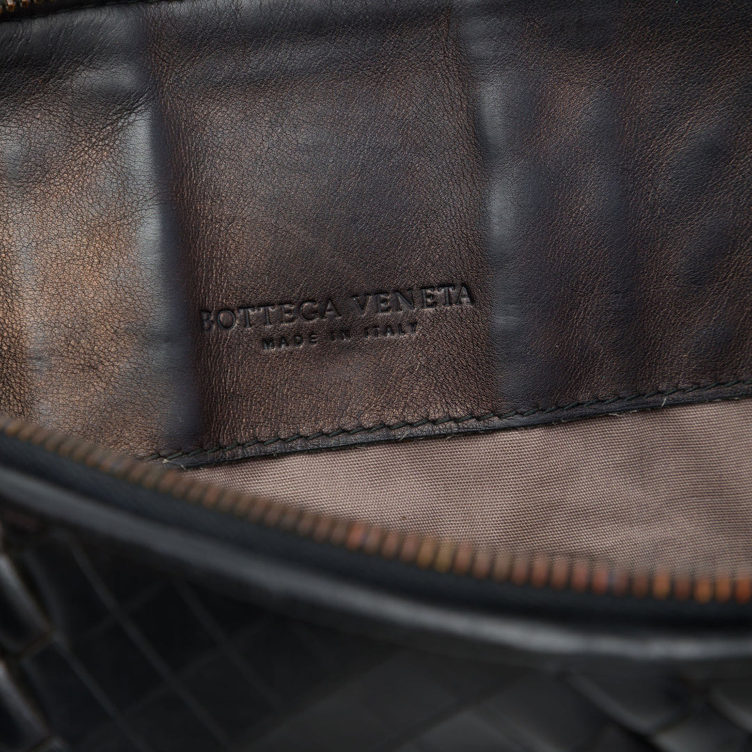 Bottega Veneta Intreccio Imperatore Zippé Pochette nappa Noir – vue 5 – GABY PARIS