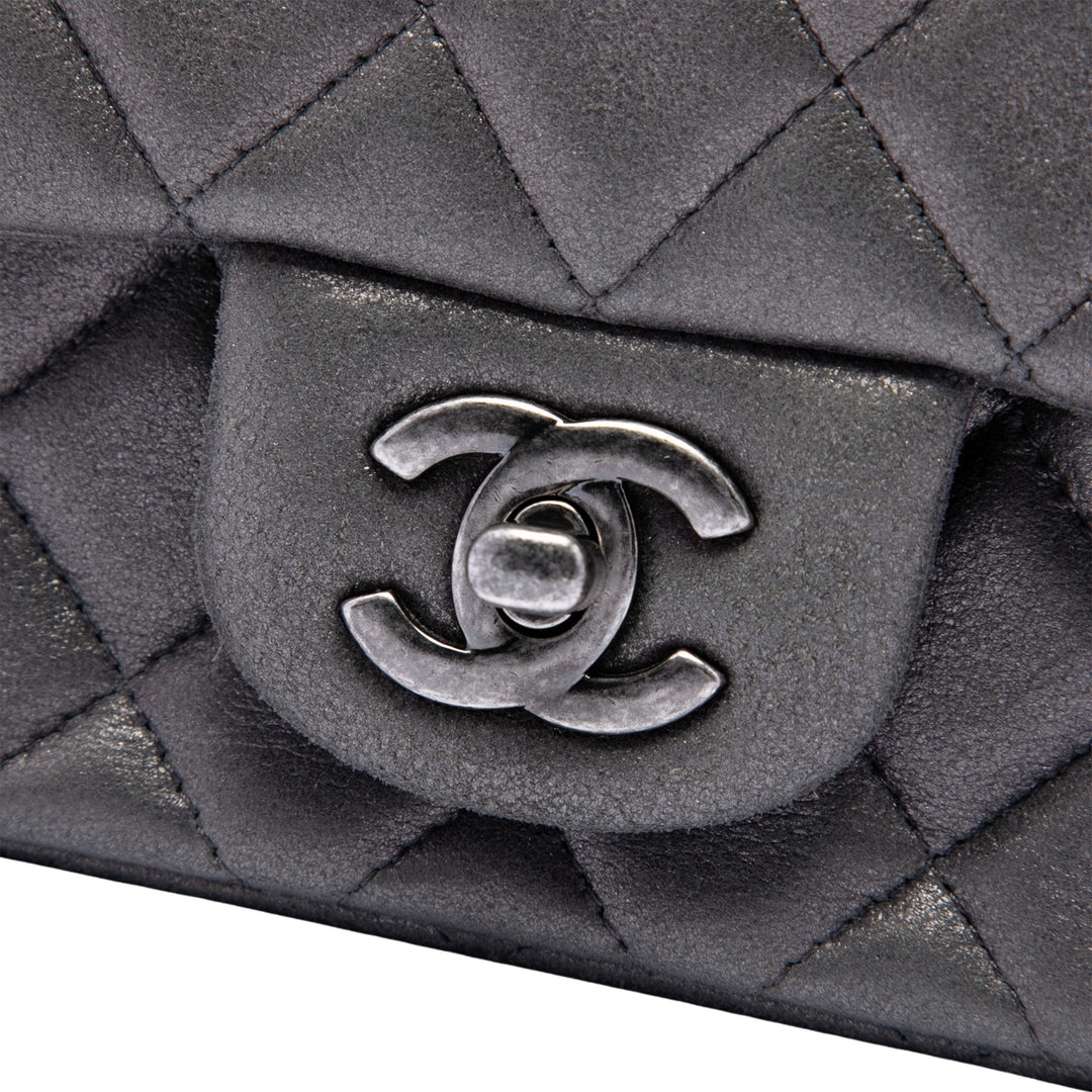 Classic Carré Irisé Rabat simple Mini Cuir d'agneau Gris