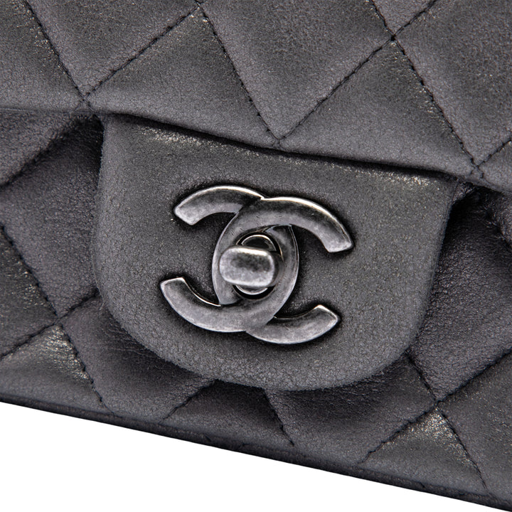 Classic Carré Irisé Rabat simple Mini Cuir d'agneau Gris