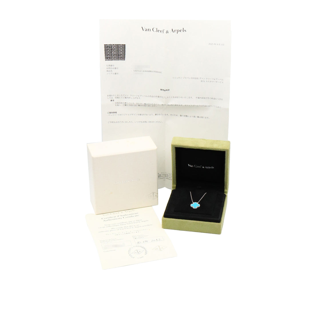 van cleef and arpels 18K Blanc Doré and Turquoise Vintage Alhambra Pendant Collier Argenté