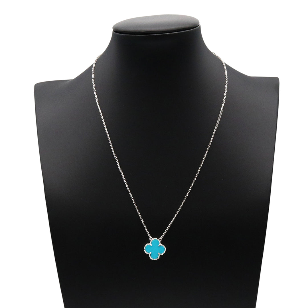 van cleef and arpels 18K Blanc Doré and Turquoise Vintage Alhambra Pendant Collier Argenté