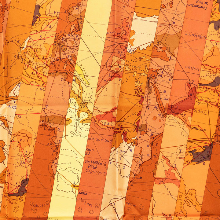 Hermès Le Monde Est Vaste Soie Foulard 90