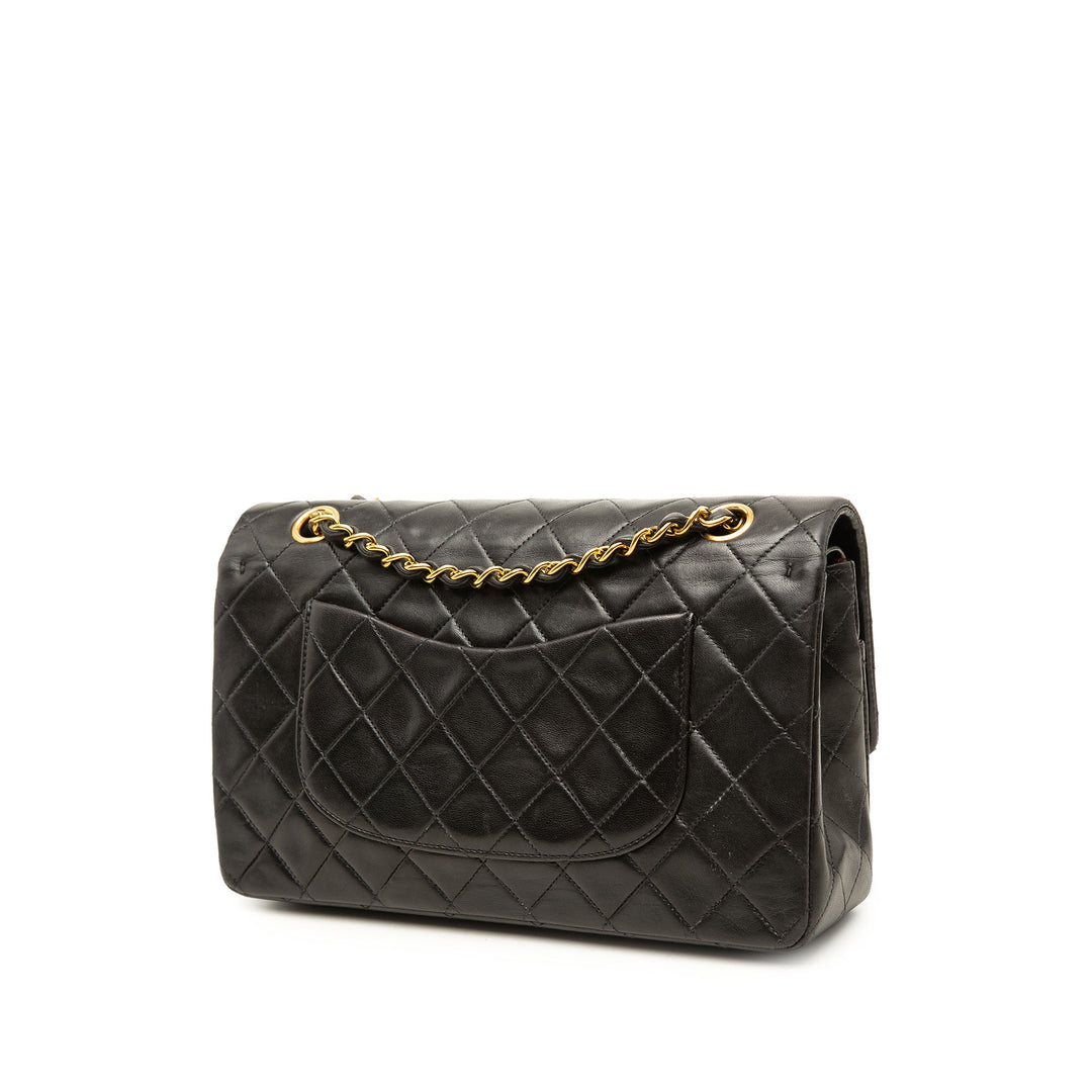 Chanel Sac porté épaule Classic Double rabat Moyen Cuir d'agneau Noir – vue 2 – GABY PARIS