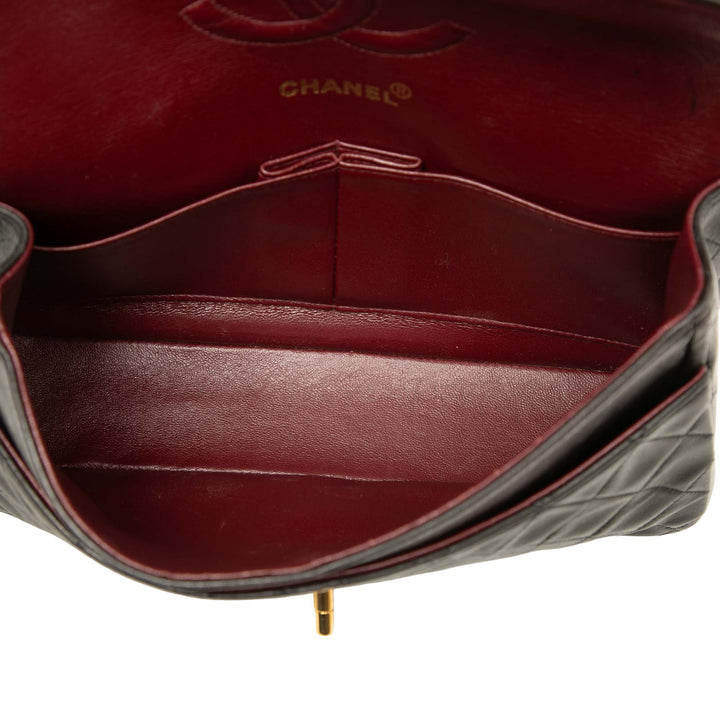 Chanel Sac porté épaule Classic Double rabat Moyen Cuir d'agneau Noir – vue 4 – GABY PARIS