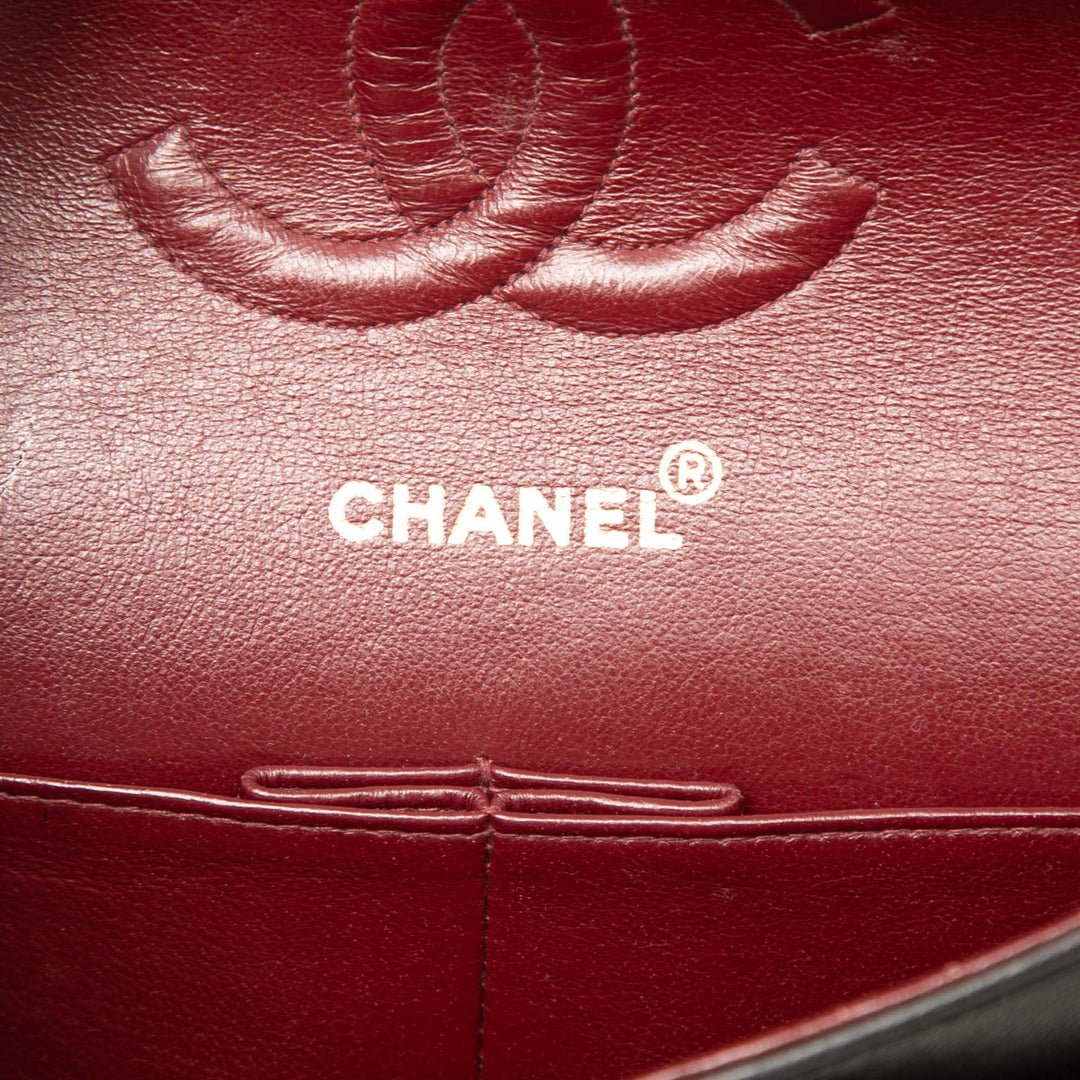 Chanel Sac porté épaule Classic Double rabat Moyen Cuir d'agneau Noir – vue 5 – GABY PARIS