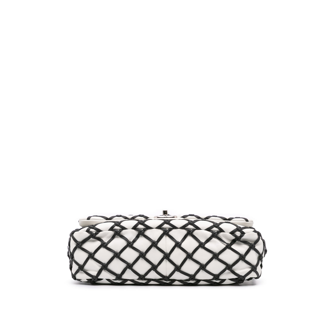 Chanel Jumbo Cuir de veau Canebiers Net Flap Blanc – GABY PARIS Authentique