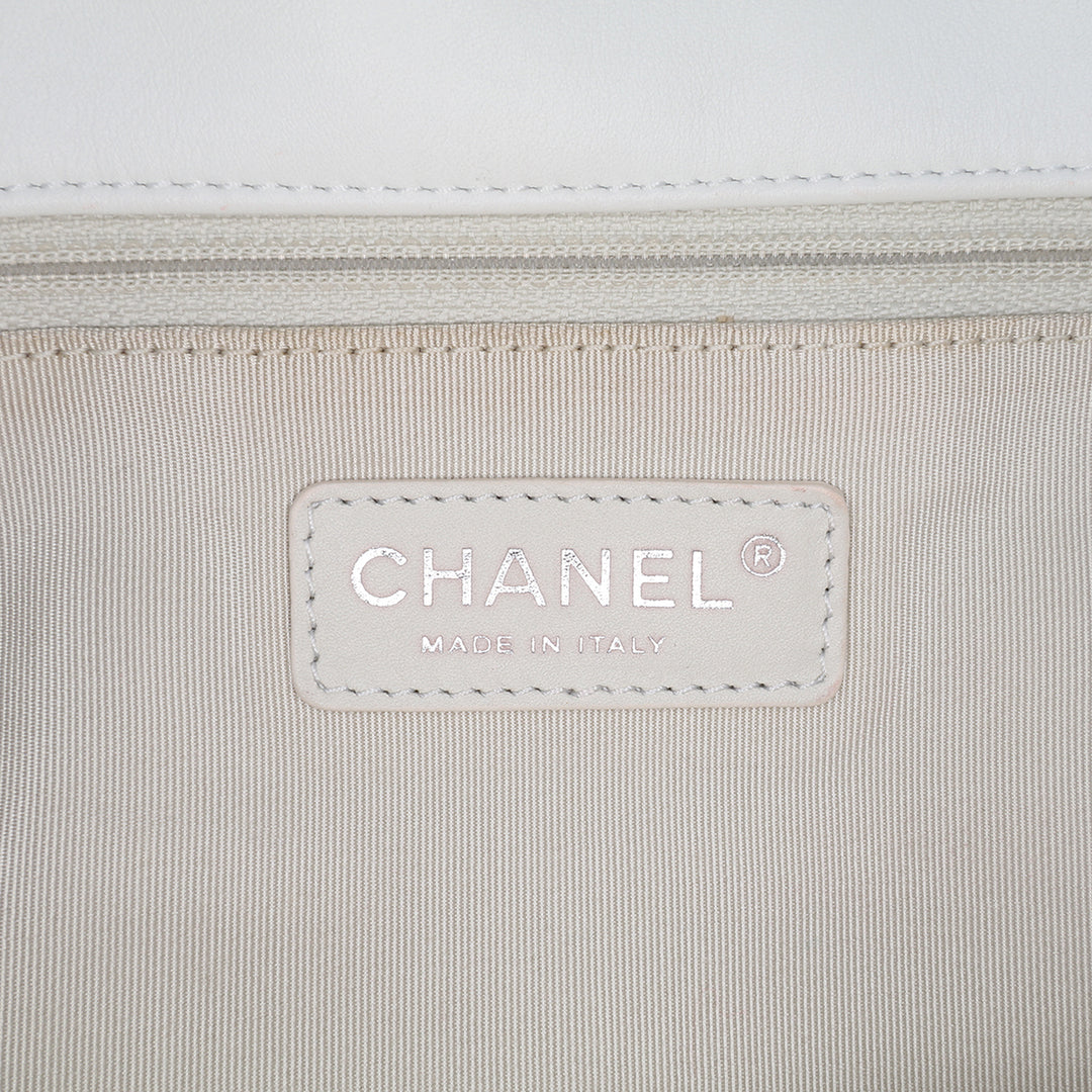 Chanel Jumbo Cuir de veau Canebiers Net Flap Blanc – GABY PARIS Authentique