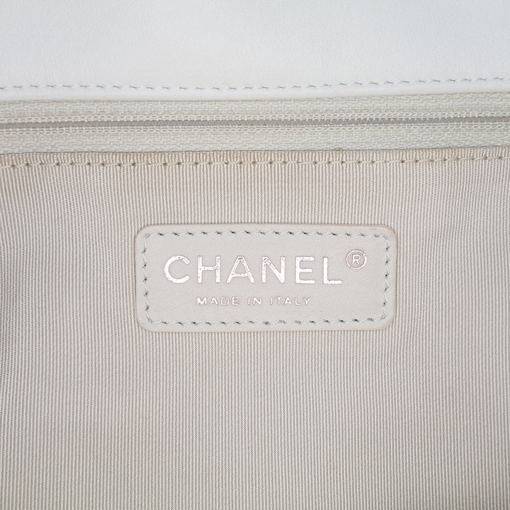 Chanel Jumbo Cuir de veau Canebiers Net Flap Blanc – GABY PARIS Authentique