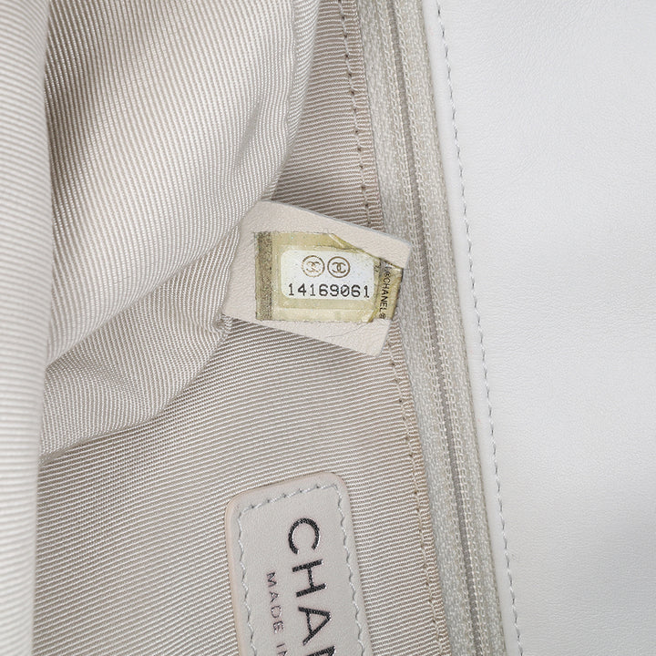 Chanel Jumbo Cuir de veau Canebiers Net Flap Blanc – GABY PARIS Authentique