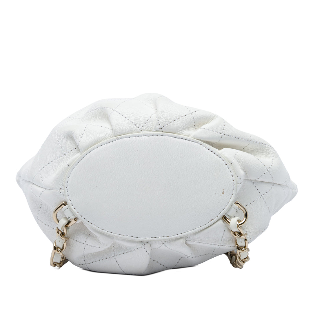Chanel Sac seau CC Matelassé à dos Cuir de veau Blanc – vue 3 – GABY PARIS