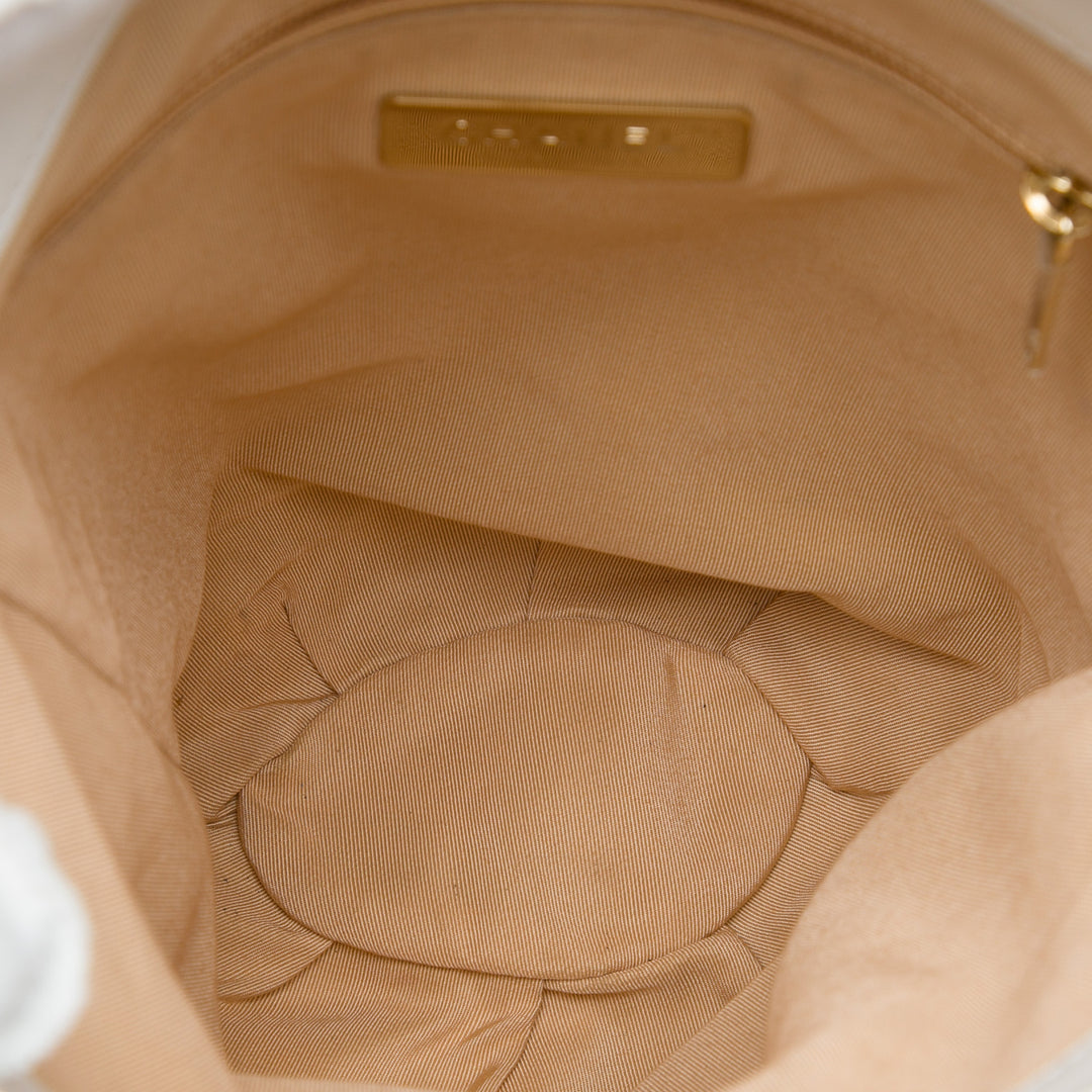 Chanel Sac seau CC Matelassé à dos Cuir de veau Blanc – vue 4 – GABY PARIS