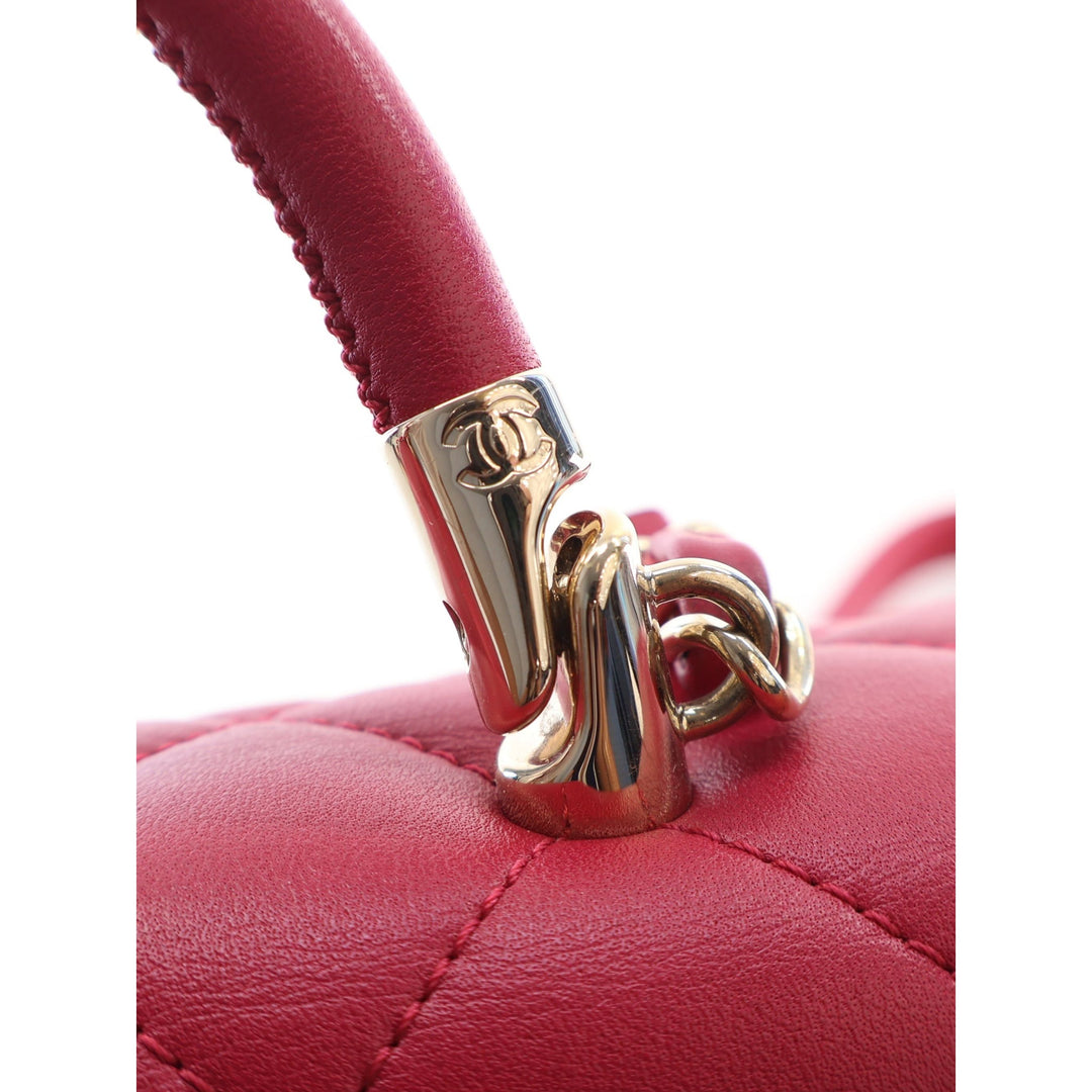 Chanel Sac à main Matelassé Carry Chic à rabat Petit Cuir d'agneau Rouge – vue 8 – GABY PARIS