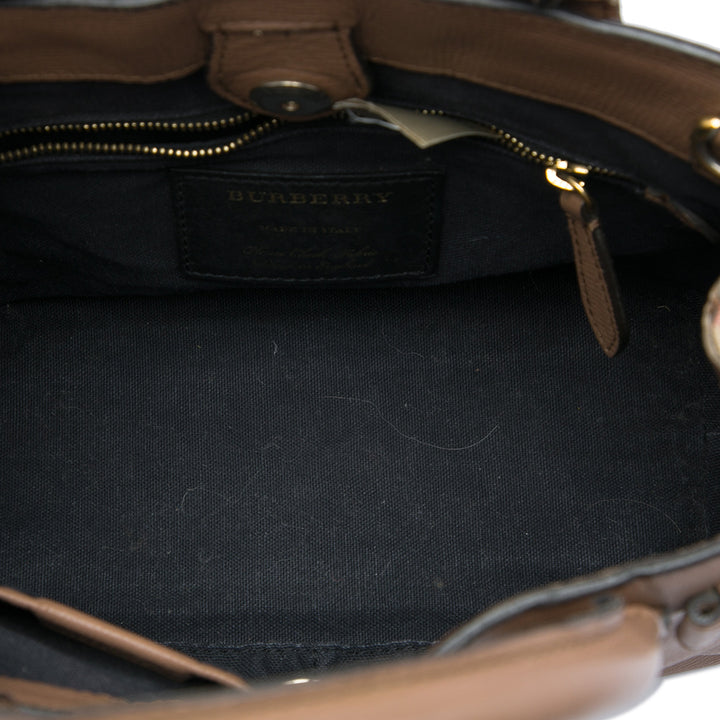 Burberry Sac à main Grainy et House Check Banner Petit Cuir de veau Marron – vue 4 – GABY PARIS