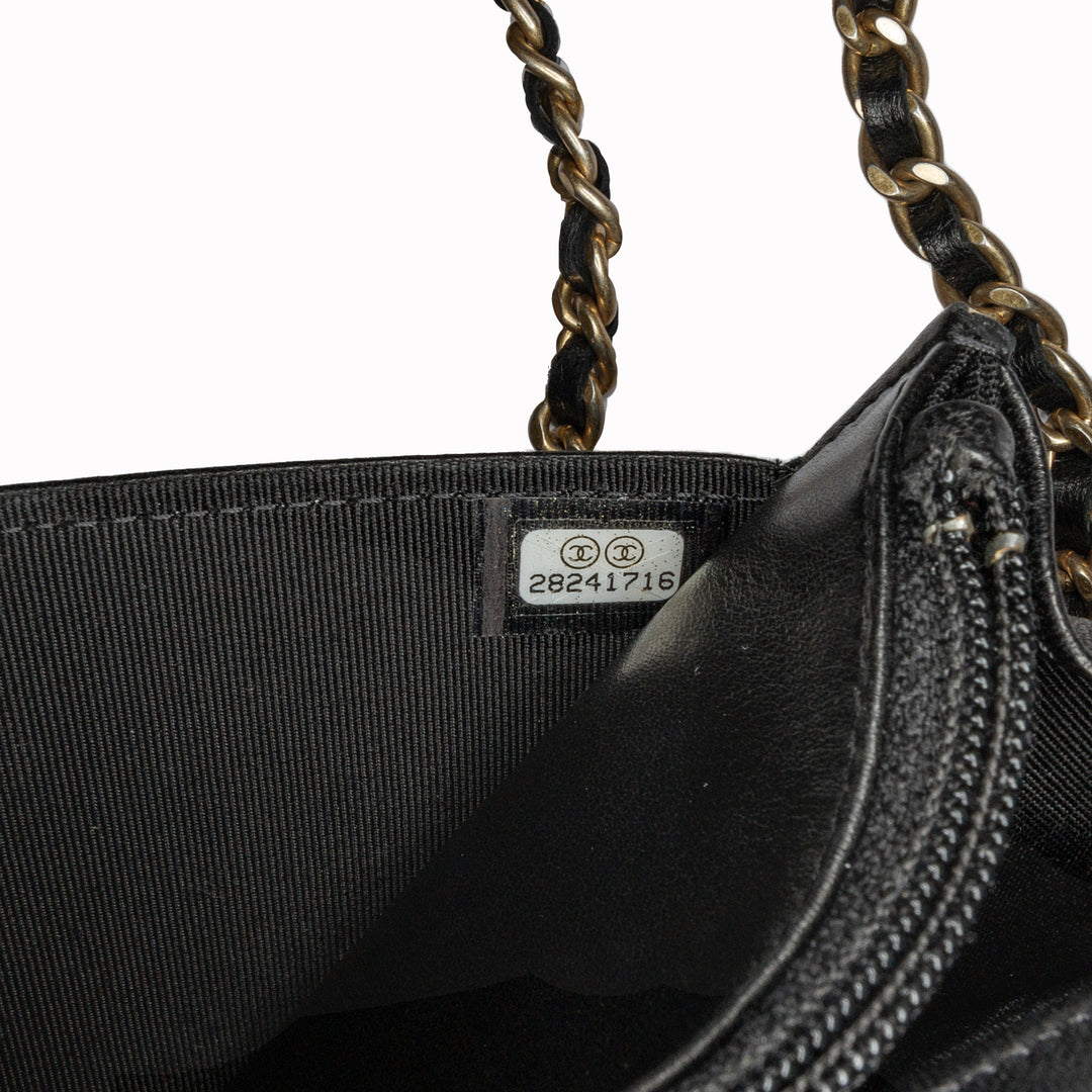 Lambskin Pyramid Wallet On Chain Black - Gaby Paris