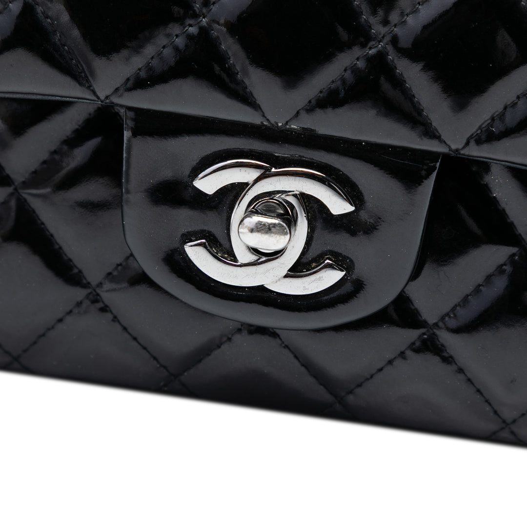 Chanel Medium Classic Cuir verni Double rabat