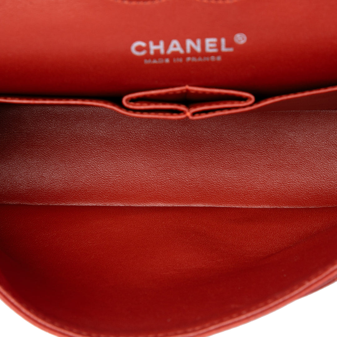 Classic Double rabat Moyen Cuir caviar Rouge
