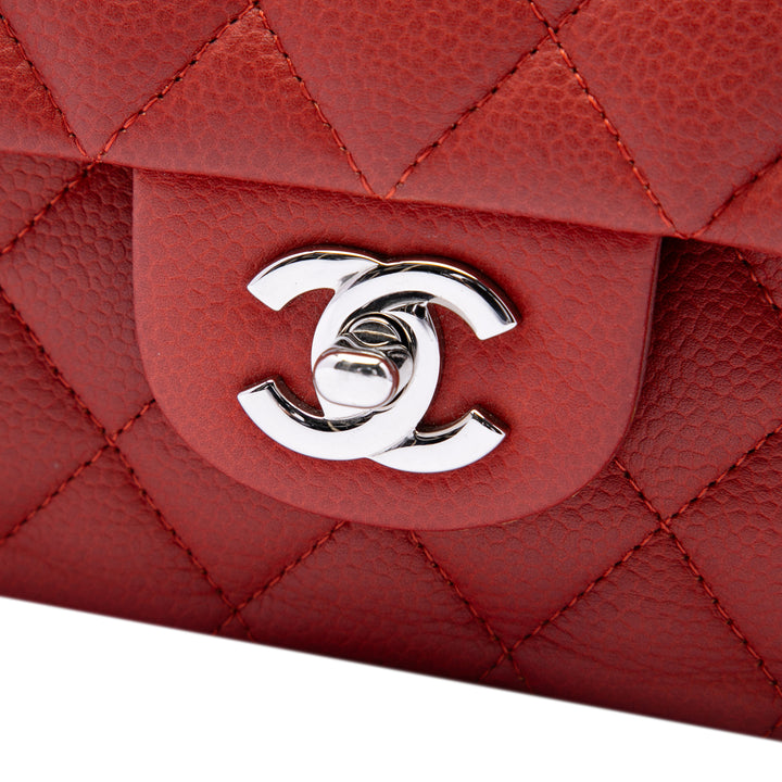 Classic Double rabat Moyen Cuir caviar Rouge