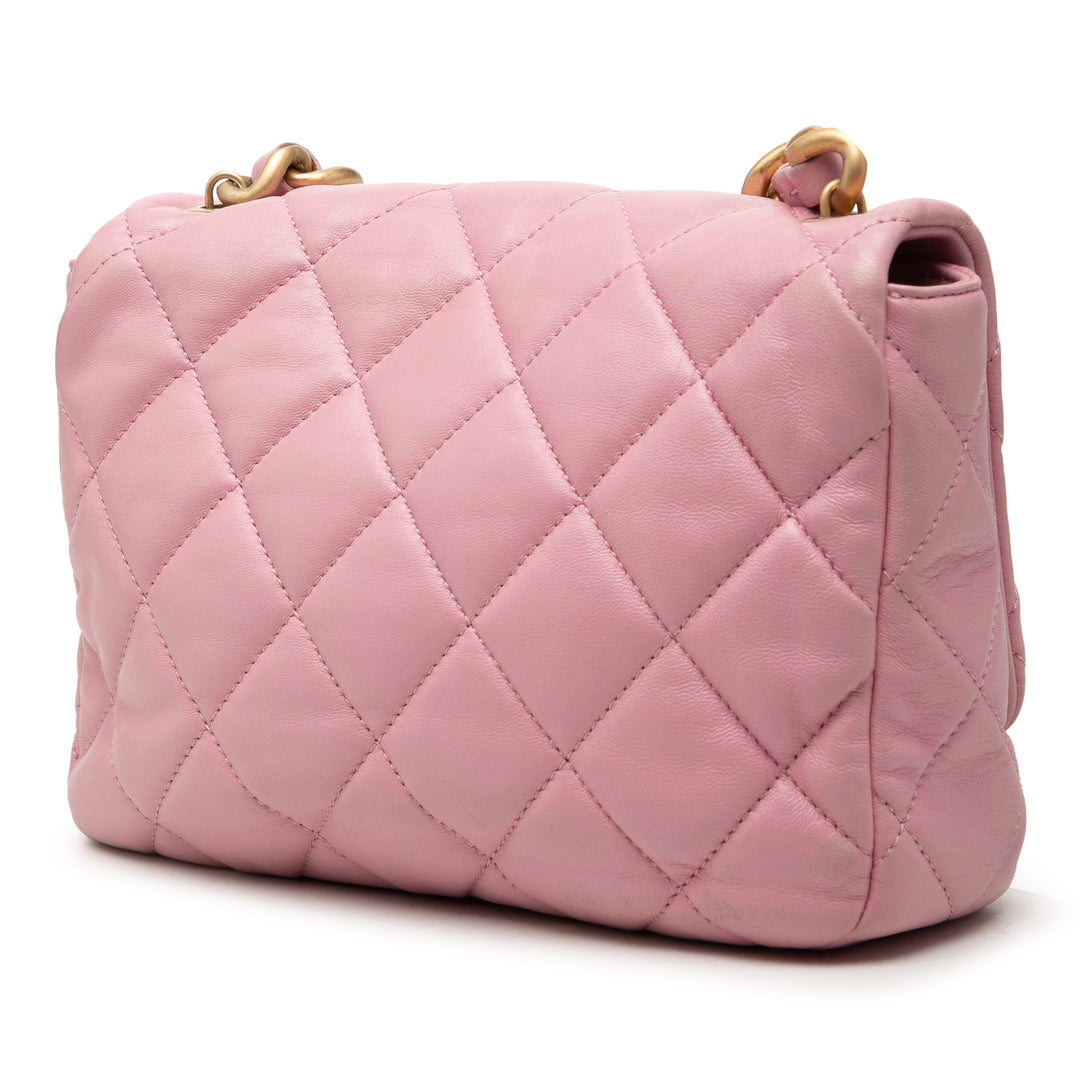 Chanel Small Matelassé Cuir d’agneau Candy Chain à rabat