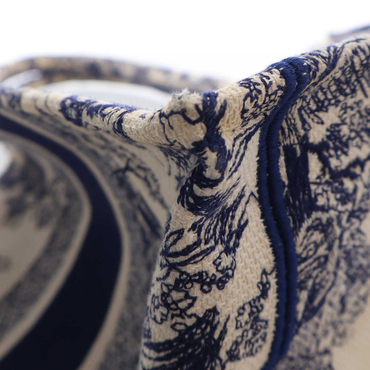 Dior Medium Toile brodé Reverse Dioriviera Toile De Jouy Book Cabas