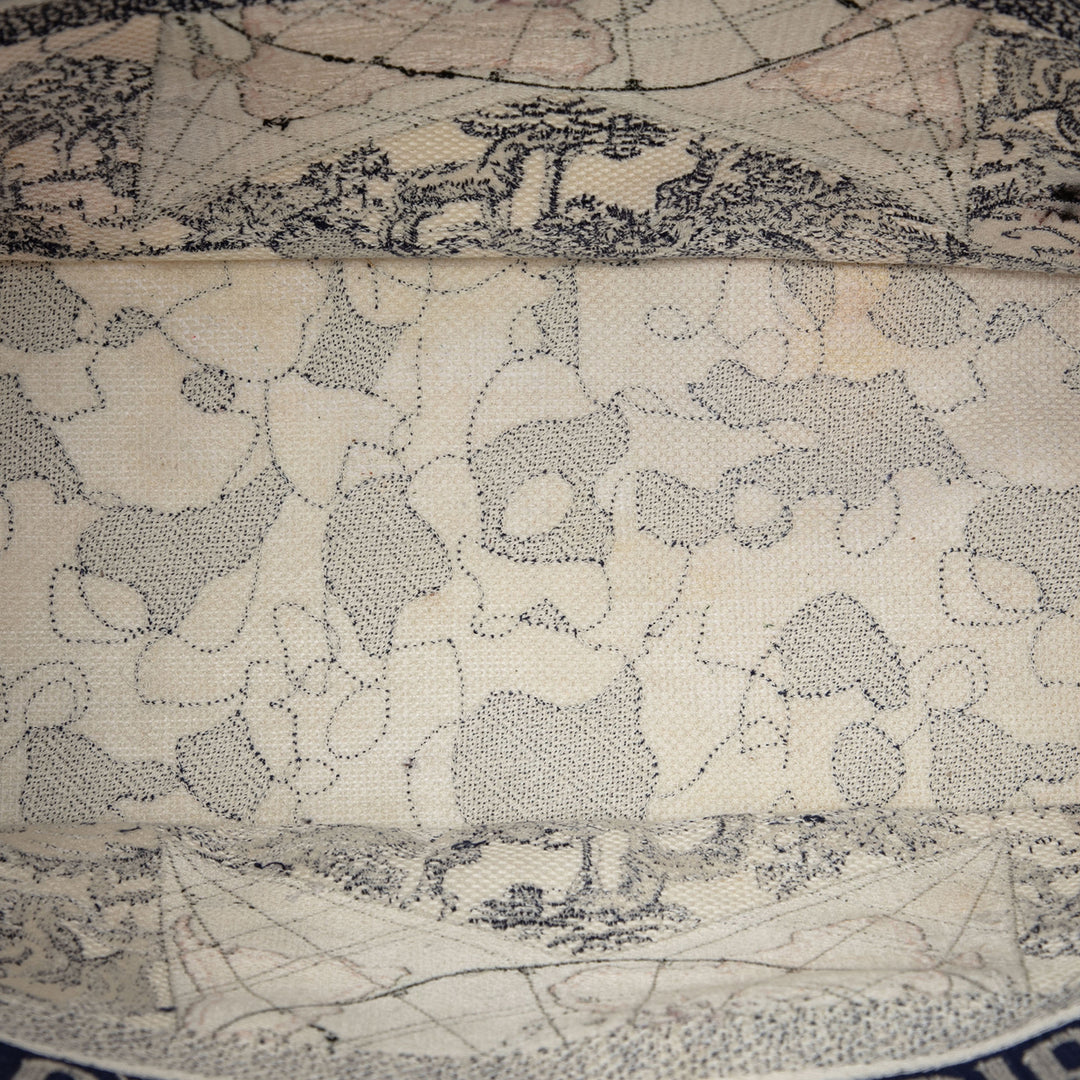 Dior Large Toile brodé Around The World Book Cabas
