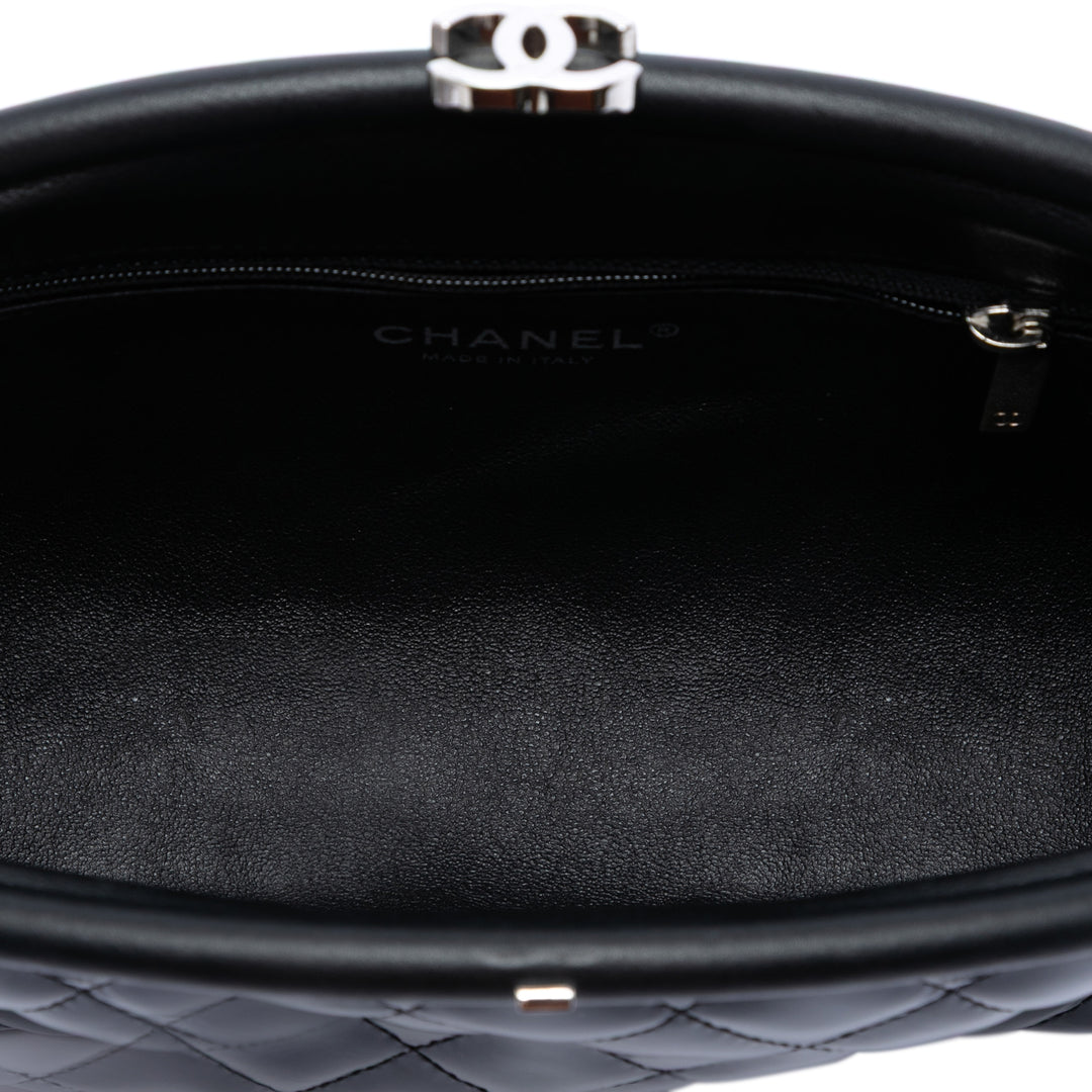 Chanel CC Matelassé Cuir verni Kiss Lock Pochette