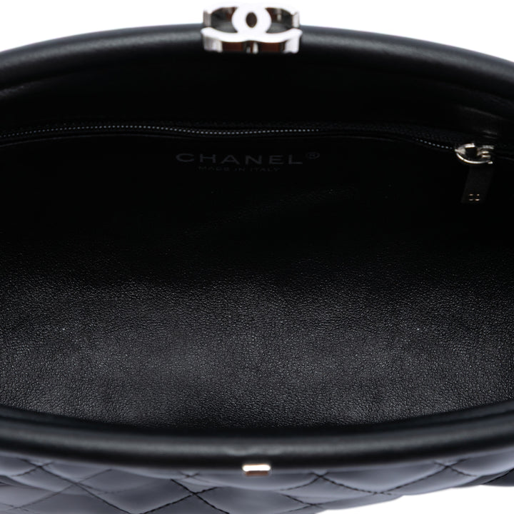 Chanel CC Matelassé Cuir verni Kiss Lock Pochette