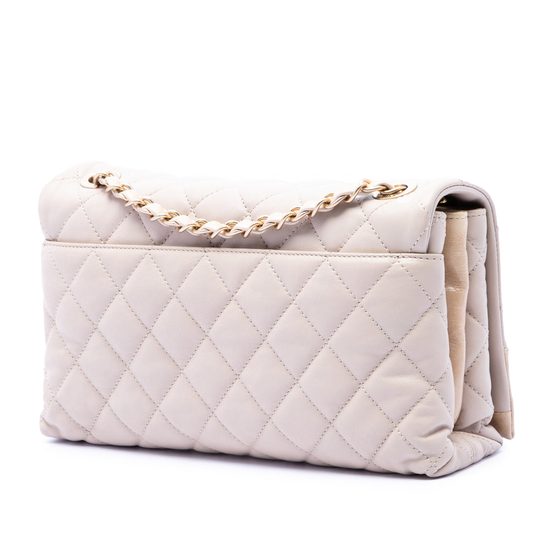 Chanel Medium Matelassé Cuir d’agneau Soft Elegance à rabat