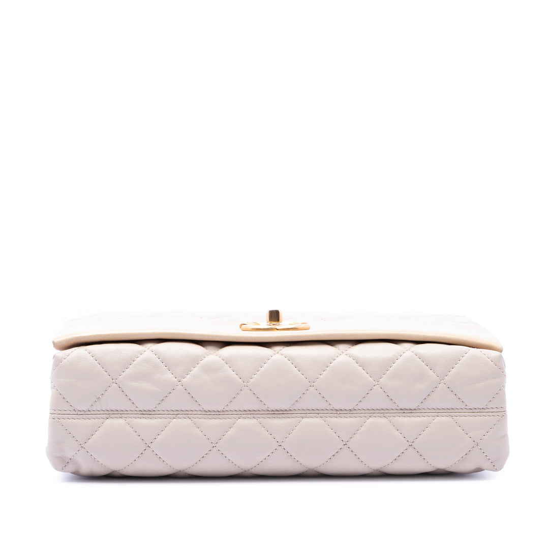 Chanel Medium Matelassé Cuir d’agneau Soft Elegance à rabat