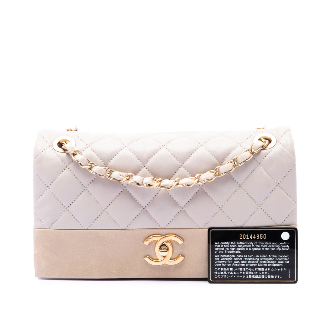 Chanel Medium Matelassé Cuir d’agneau Soft Elegance à rabat