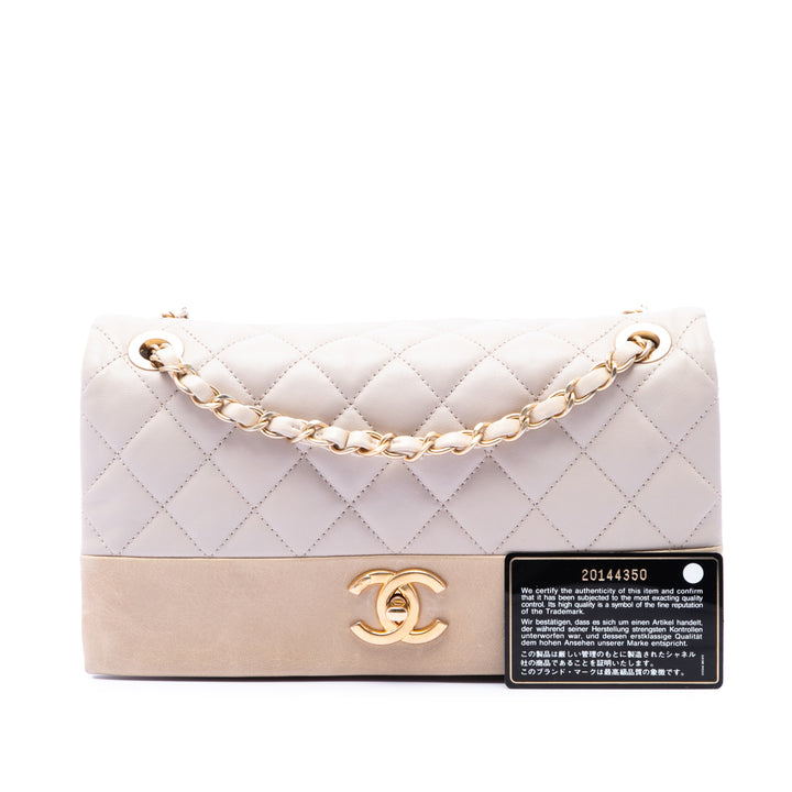Chanel Medium Matelassé Cuir d’agneau Soft Elegance à rabat