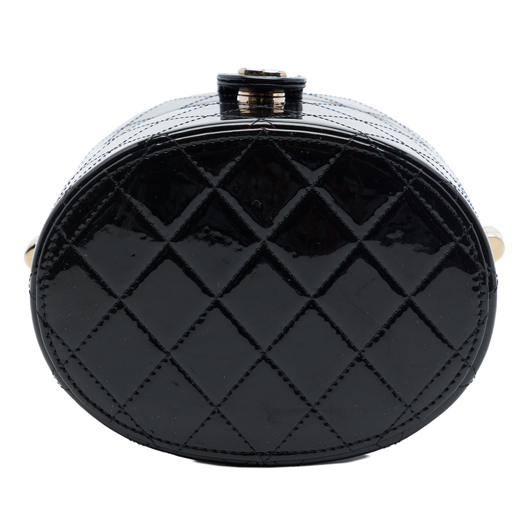Chanel CC Matelassé Cuir verni Rond Vanity Pochette avec chaîne