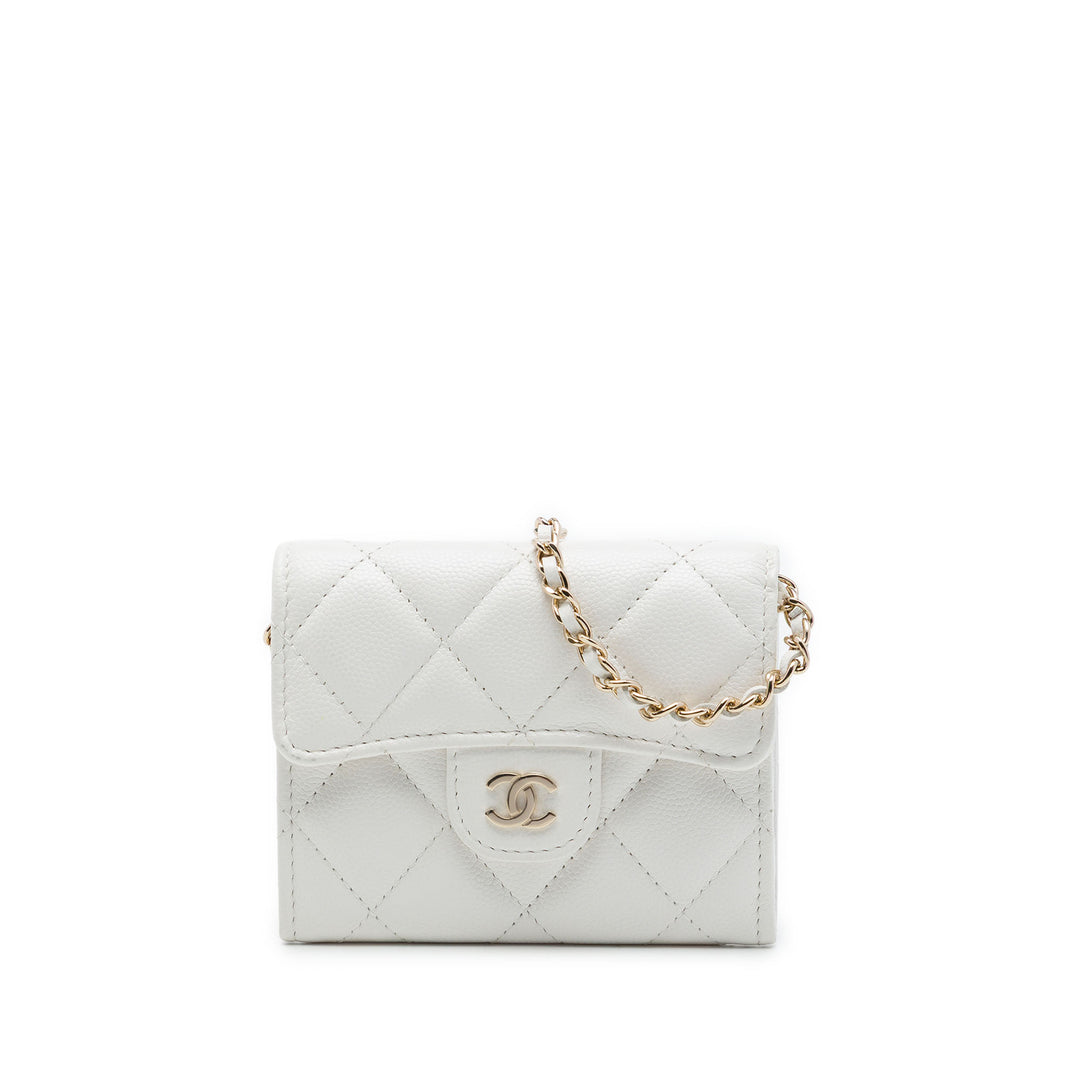 Chanel CC Matelassé à rabat Porte-cartes avec chaîne Cuir caviar Blanc – vue principale – GABY PARIS