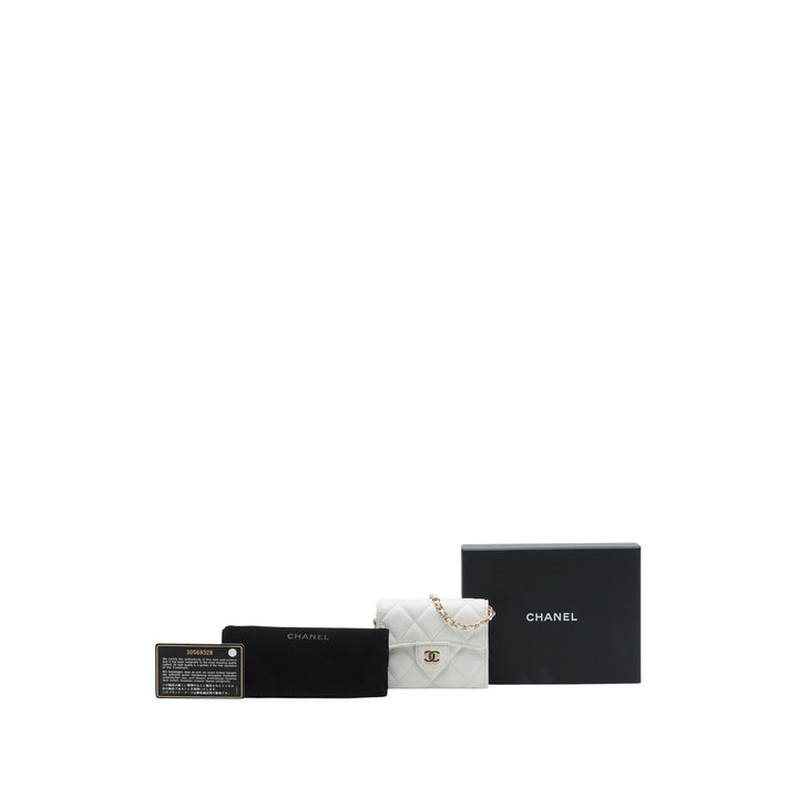 Chanel CC Matelassé à rabat Porte-cartes avec chaîne Cuir caviar Blanc – vue 7 – GABY PARIS