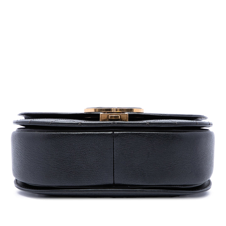 Chanel Sac à main brillant et Matelassé Coco Curve à rabat Petit Cuir de veau Noir – vue 3 – GABY PARIS