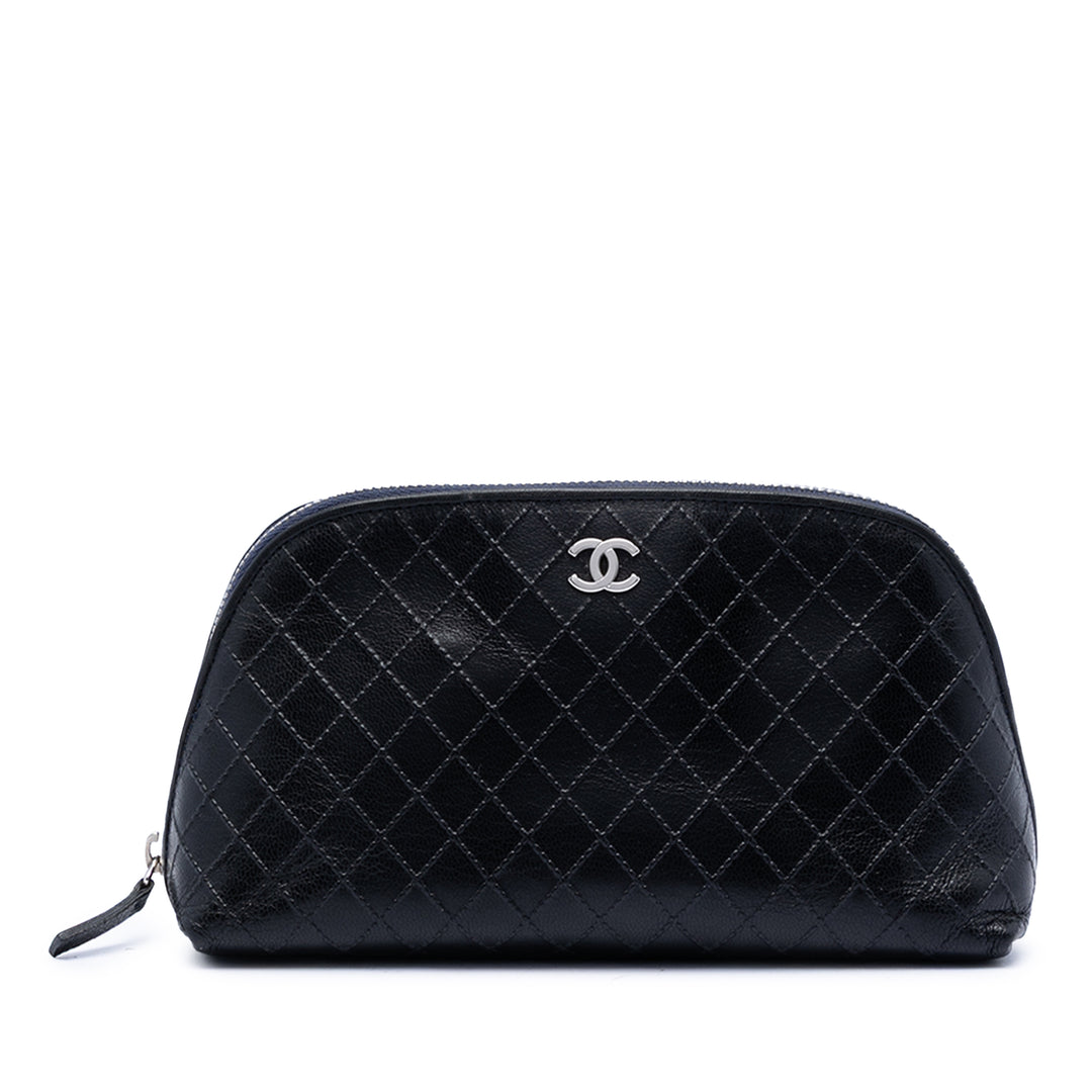 Chanel CC Diamond embossé Cuir de veau Cosmetic Pochette