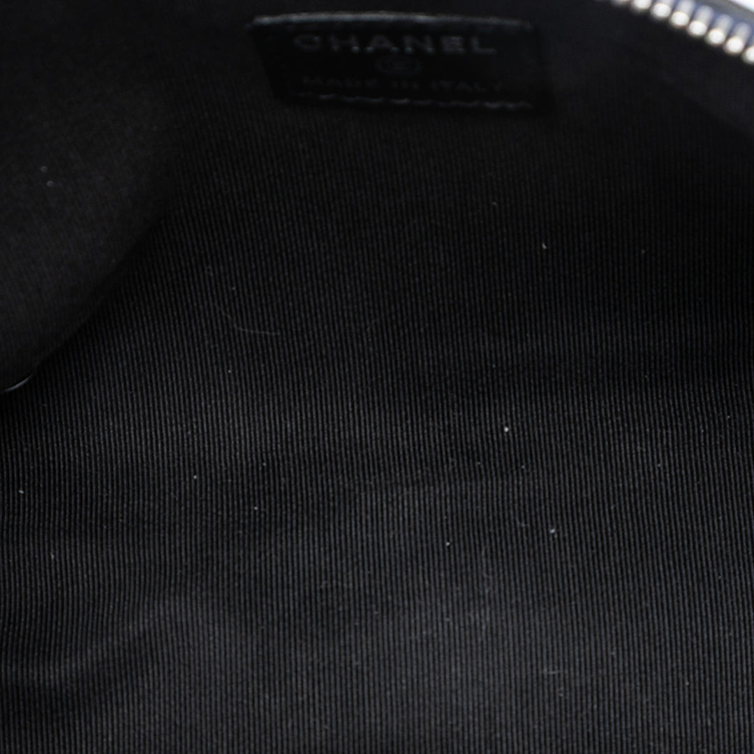 Chanel CC Diamond embossé Cuir de veau Cosmetic Pochette