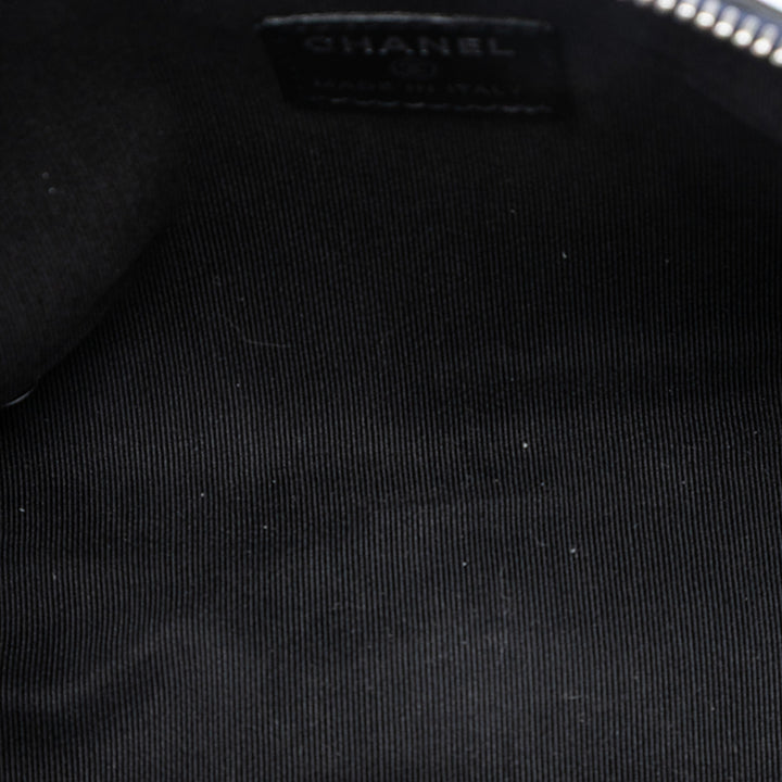 Chanel CC Diamond embossé Cuir de veau Cosmetic Pochette