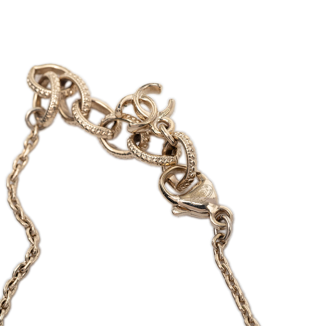 Chanel plaqué Émail et Strass Pendant Collier Métal