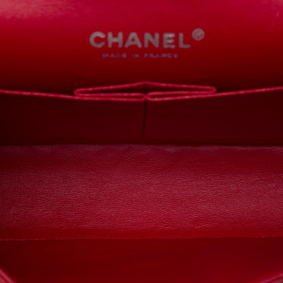 Chanel Sac porté épaule Classic Double rabat Moyen Cuir d'agneau Rouge – vue 4 – GABY PARIS