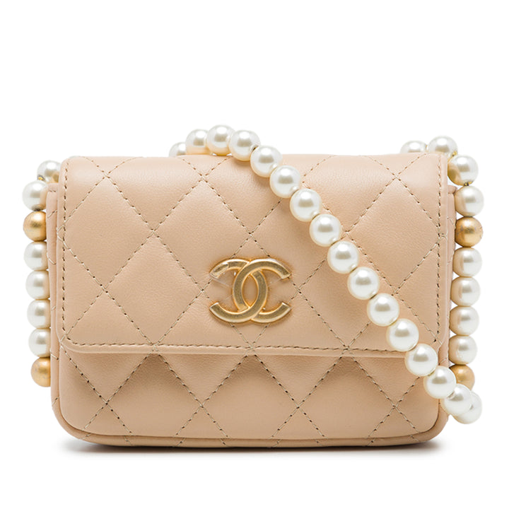 Chanel Matelassé About Perles Porte-cartes avec chaîne Cuir d'agneau Beige – vue principale – GABY PARIS