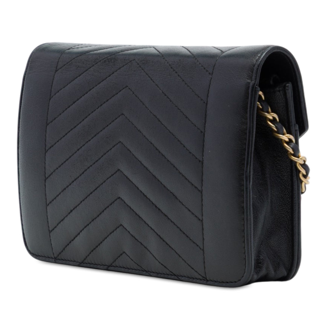 Reversed Chevron Wallet on Chain Cuir d'agneau Noir