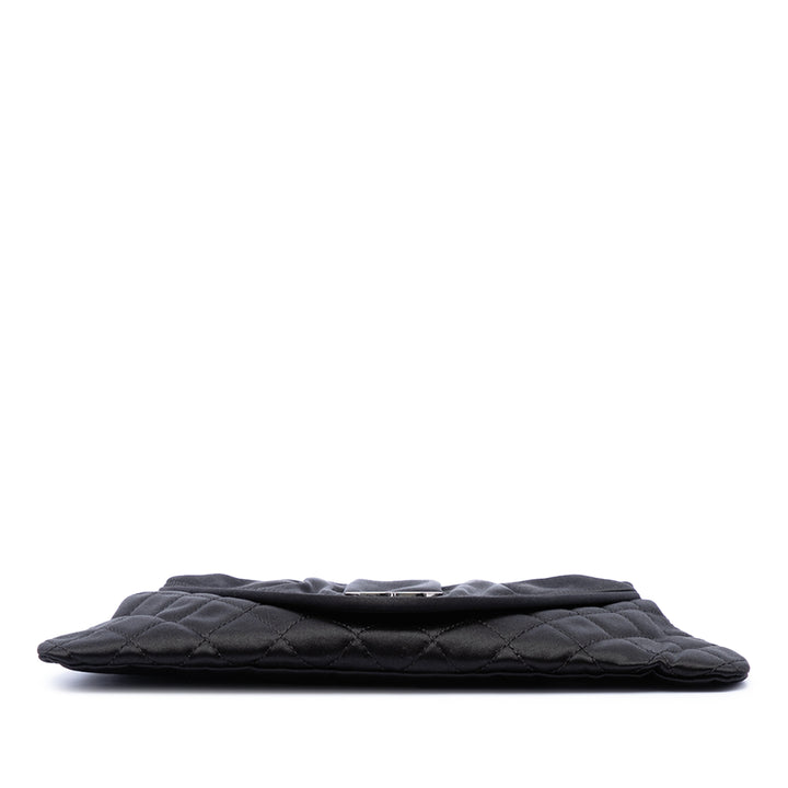 Chanel CC Matelassé Half Moon Pochette Petit Noir – vue 3 – GABY PARIS