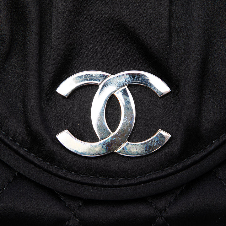 Chanel CC Matelassé Half Moon Pochette Petit Noir – vue 5 – GABY PARIS