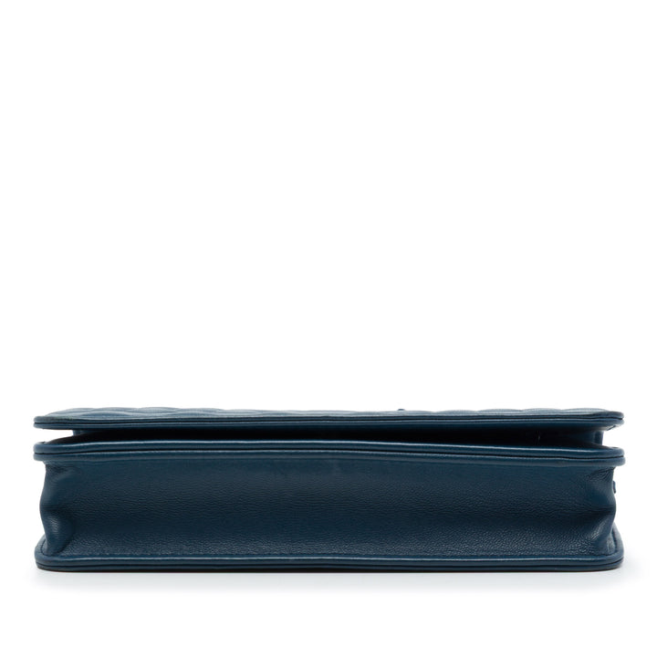 Chanel CC embossé Diamond Wallet on Chain Cuir d'agneau Bleu – vue 3 – GABY PARIS