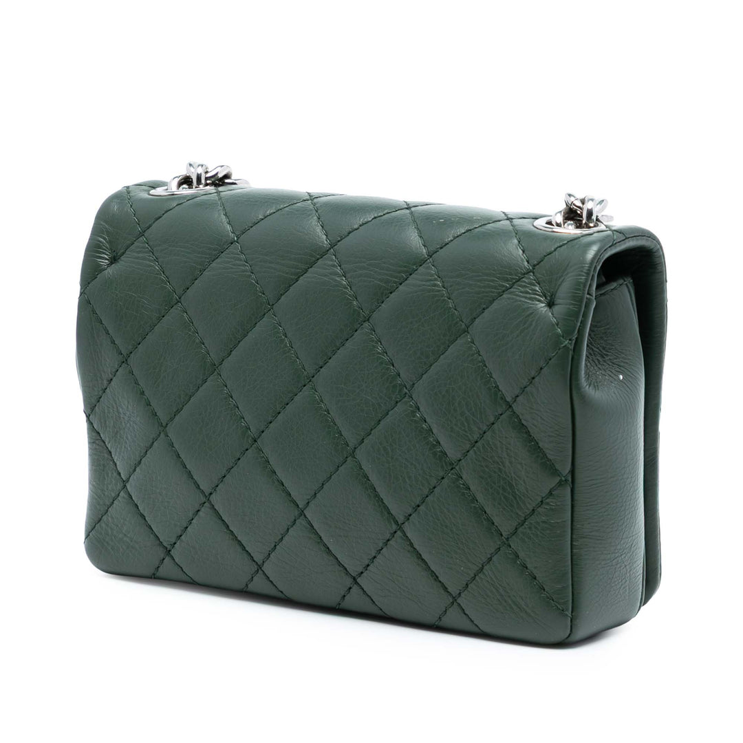 Chanel Matelassé Cuir de veau Chain embossé à rabat