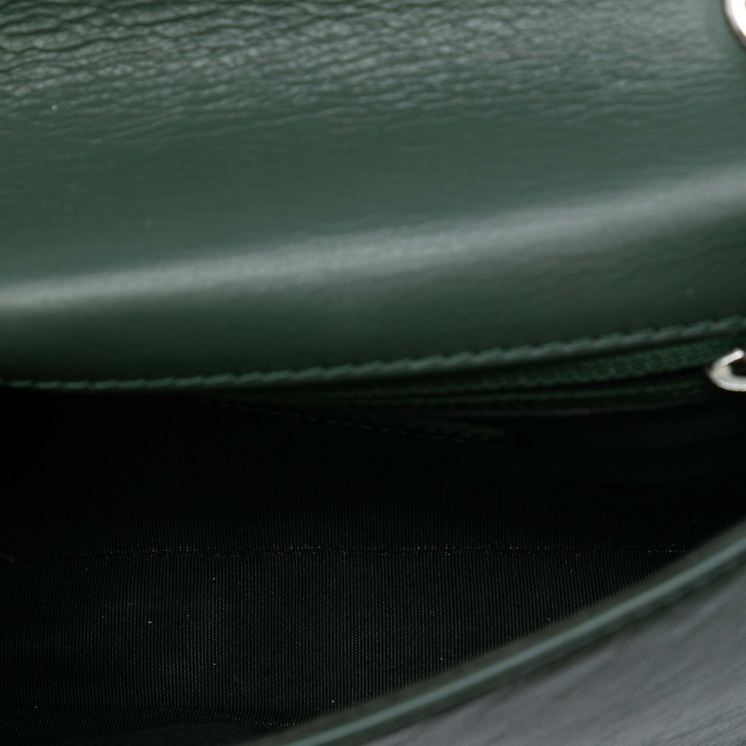 Chanel Matelassé Cuir de veau Chain embossé à rabat