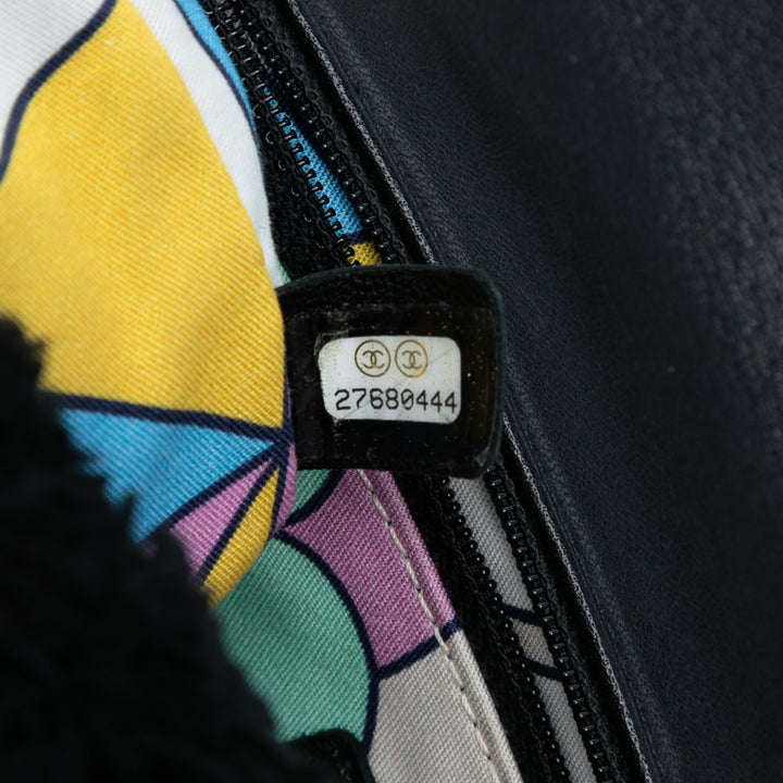 Chanel Jumbo Quilted Shearling Simple rabat Noir – GABY PARIS Authentique