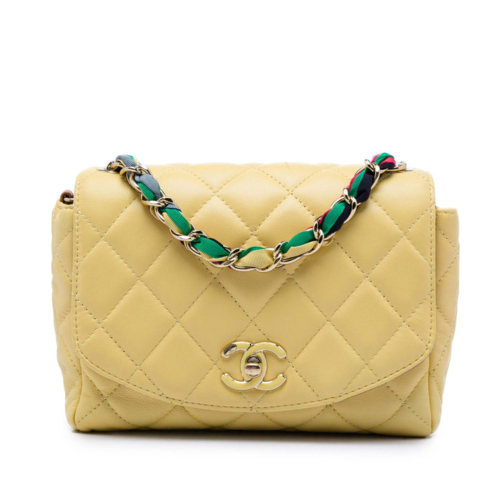 Chanel Small Matelassé Cuir d'agneau Cocovado Ribbon Chain à rabat